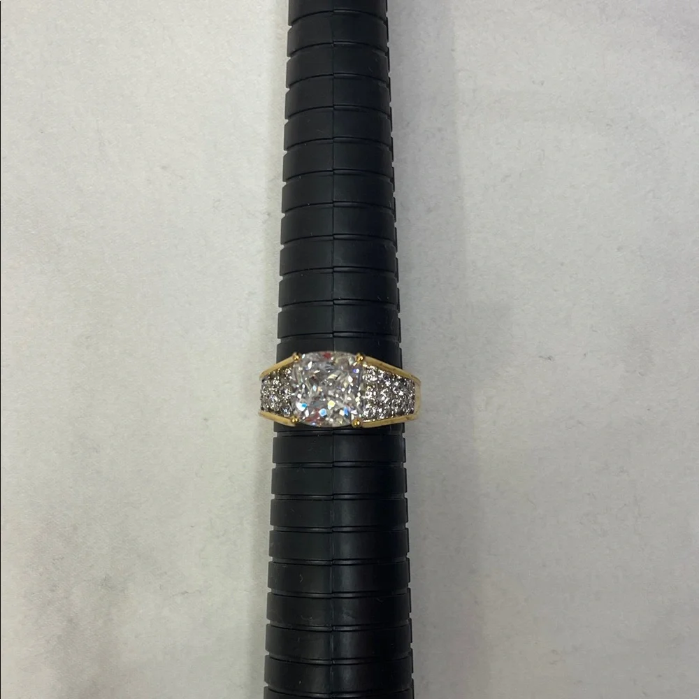 NWOT Ring Gold and Rhinestone Size 10.5